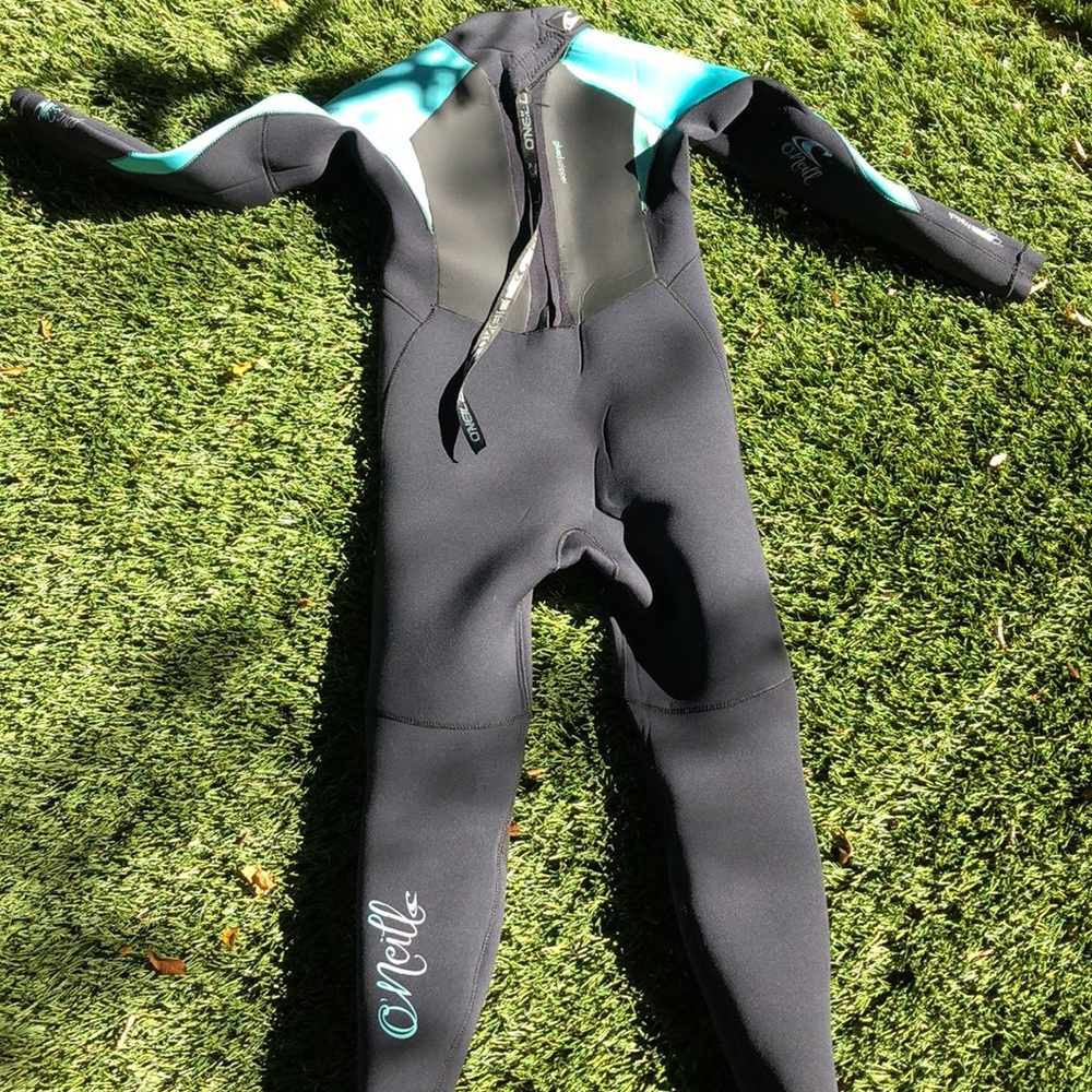 Children size 8 O’Neil wetsuit